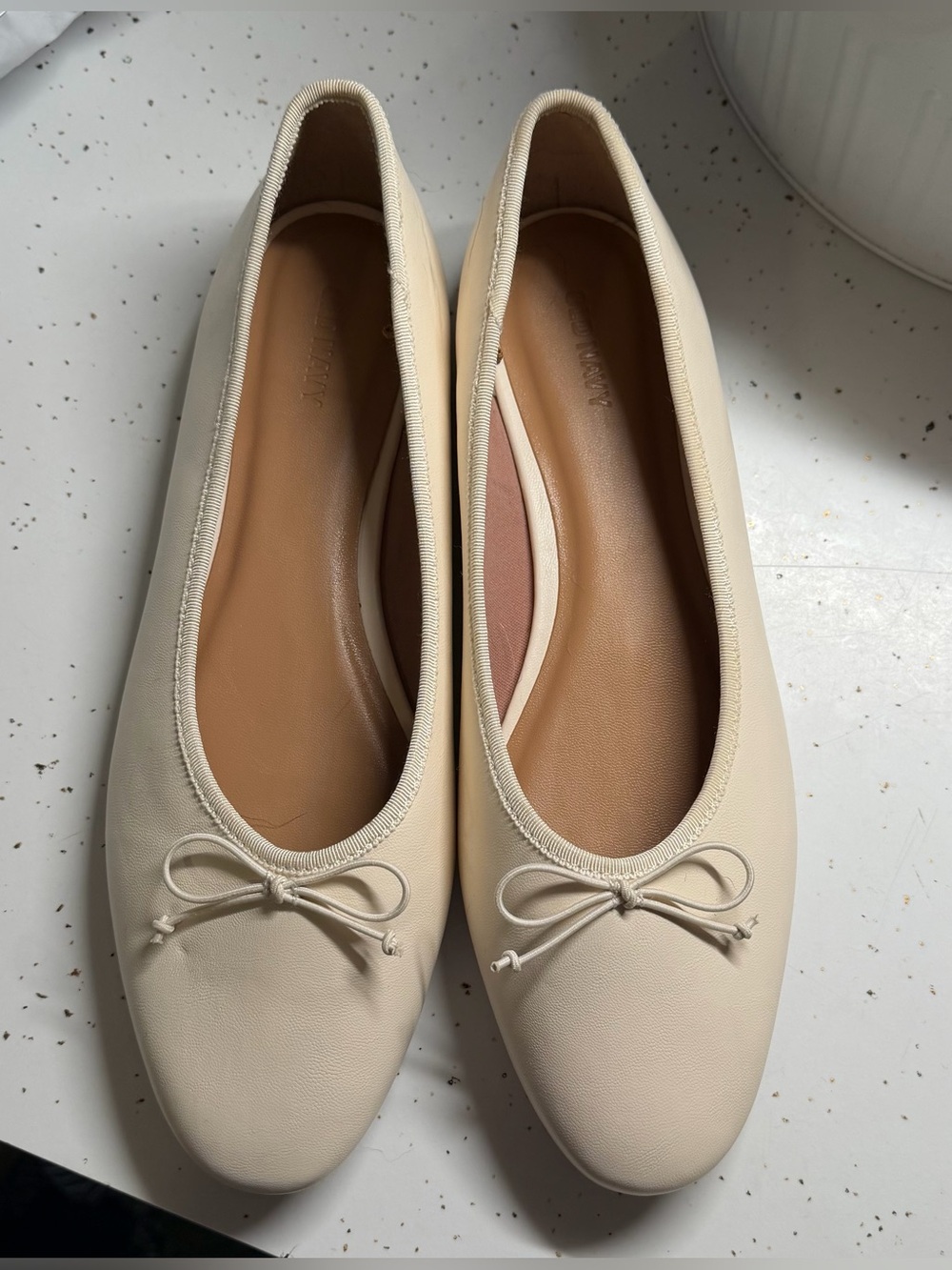 Old Navy Women's Cream Ballet Flats with Bow - Size: 10